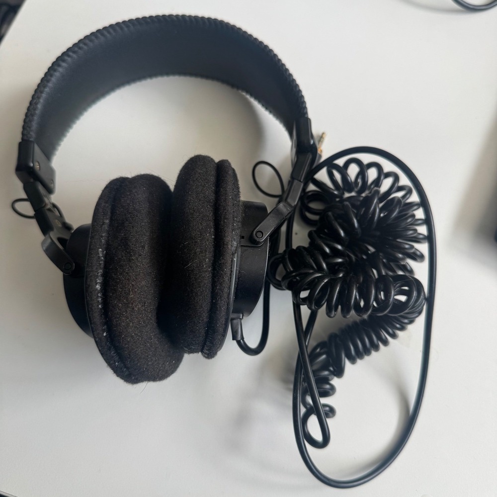 Sony MDR-7506 Professional Studio Monitor Wired Headphones Black MDR7506 -READ
